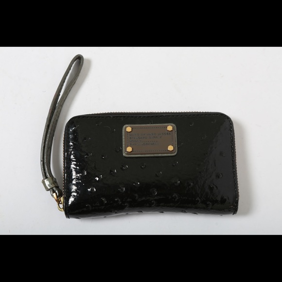 Marc Jacobs wristlet - Picture 3 of 9